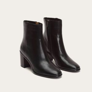 Frye Julia Ankle Boot 👢